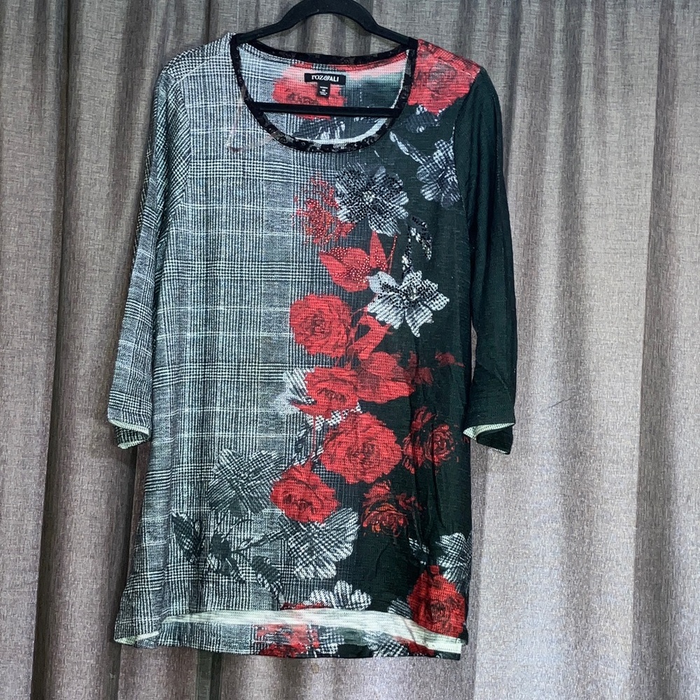 Roz & Ali Red Floral and Black Tunic Top